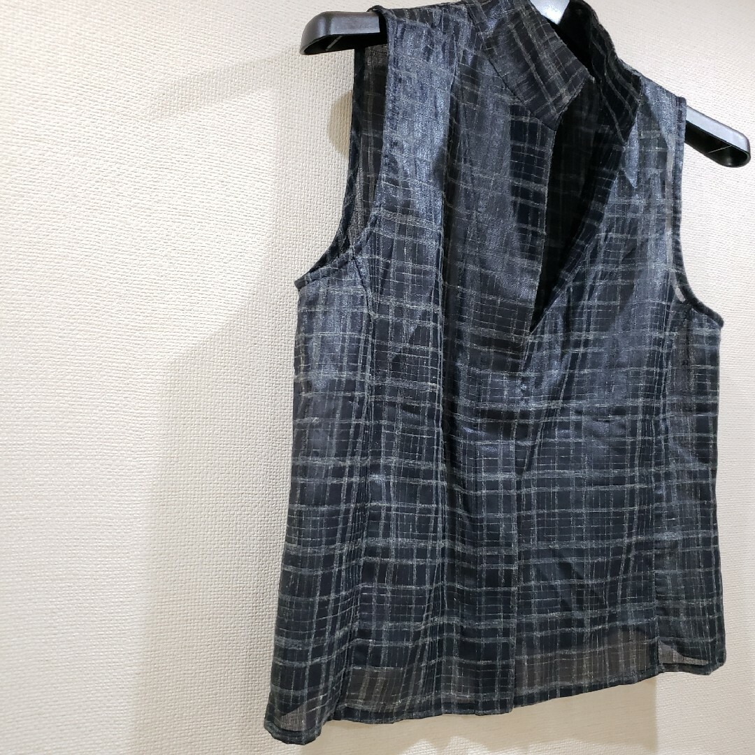 ARMANI COLLEZIONI(アルマーニ コレツィオーニ)の美品　アルマーニコレツォーニ　ベスト　ジレ　シースルー　ノースリーブ　サイズ42 レディースのトップス(ベスト/ジレ)の商品写真