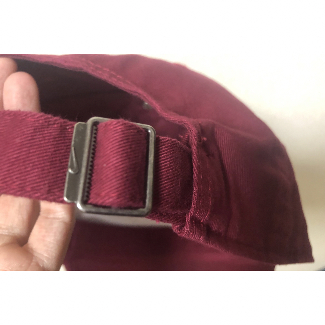 NIKE キャップ　ボルドー　帽子　ナイキ　UVカット加工済　色褪せ撥水加工済 メンズの帽子(キャップ)の商品写真