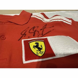 フェラーリ(Ferrari)の【ミハエルシューマッハ】直筆サイン入り2004年フェラーリf1チーム支給品ポロ(ポロシャツ)