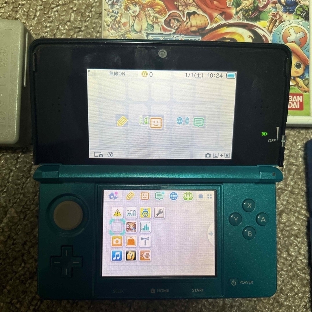 3DS  本体（ケース、ポケモンホワイト、ワンピースソフト付き） エンタメ/ホビーのゲームソフト/ゲーム機本体(家庭用ゲーム機本体)の商品写真