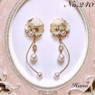 No.240　グレーのお花とウェーブ　本物のお花のピアス　イヤリング(ピアス)