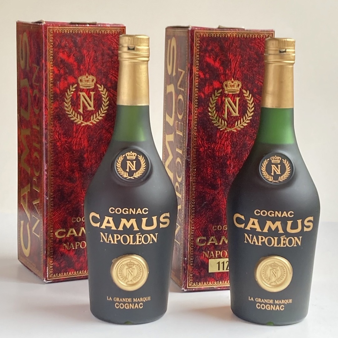 貴重‼️古酒CAMUS ナポレオンコニャック 700ml 箱入2本化粧箱入昭和 食品/飲料/酒の酒(ブランデー)の商品写真