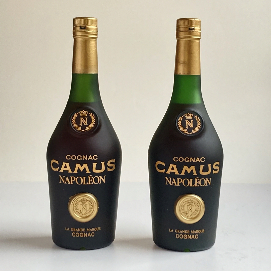 貴重‼️古酒CAMUS ナポレオンコニャック 700ml 箱入2本化粧箱入昭和 食品/飲料/酒の酒(ブランデー)の商品写真