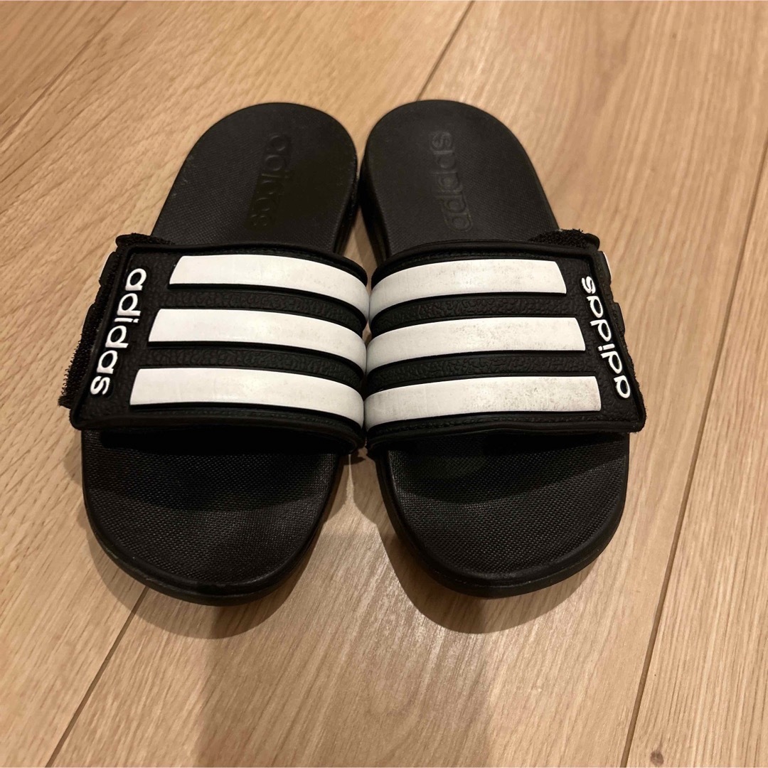 adidas(アディダス)のadidas サンダル　17.5㎝ キッズ/ベビー/マタニティのキッズ靴/シューズ(15cm~)(サンダル)の商品写真