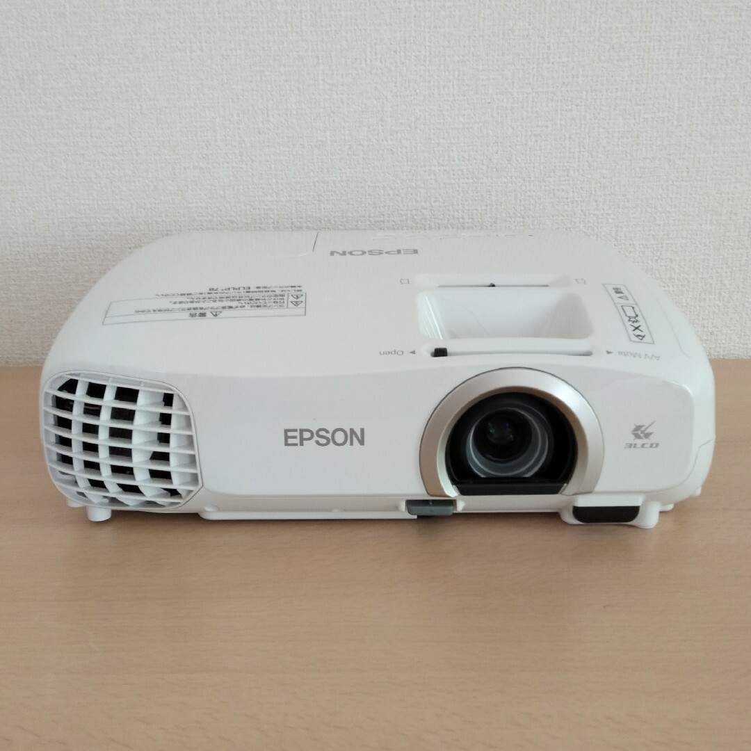 EPSON(エプソン)の美品 EPSON エプソン 3D対応ホームプロジェクター EH-TW5200 スマホ/家電/カメラのテレビ/映像機器(プロジェクター)の商品写真