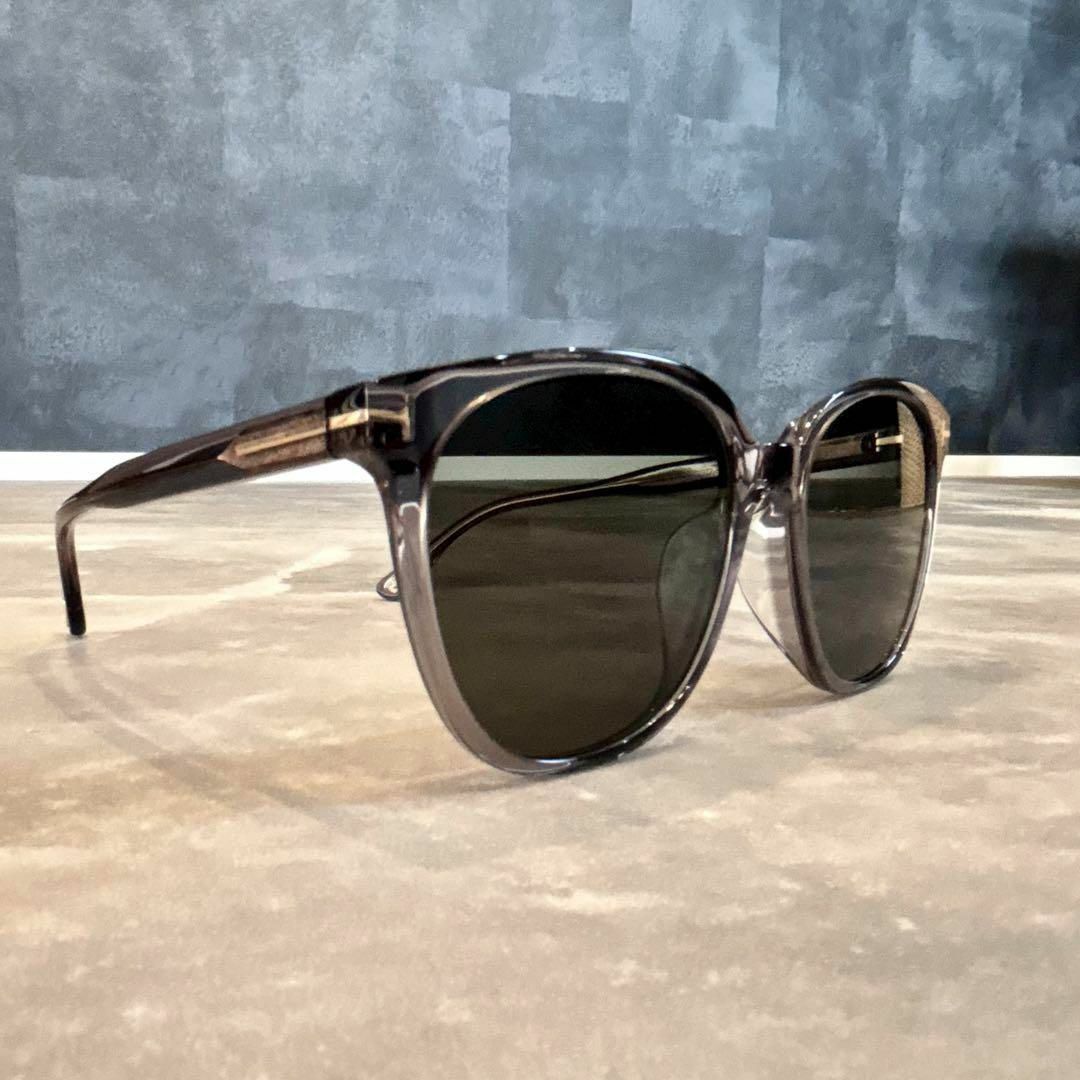 TOM FORD EYEWEAR(トムフォードアイウェア)の正規品トムフォードFT972 TF972イタリア製クリアグレー サングラス 新品 メンズのファッション小物(サングラス/メガネ)の商品写真