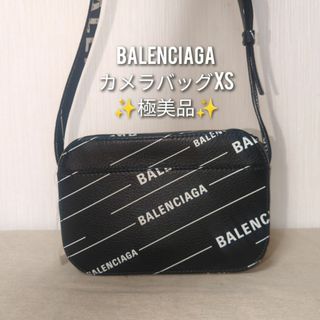 バレンシアガ(Balenciaga)の【極美品】バレンシアガ　エブリデイ　カメラバッグXS　レザー　ショルダーバッグ(ショルダーバッグ)