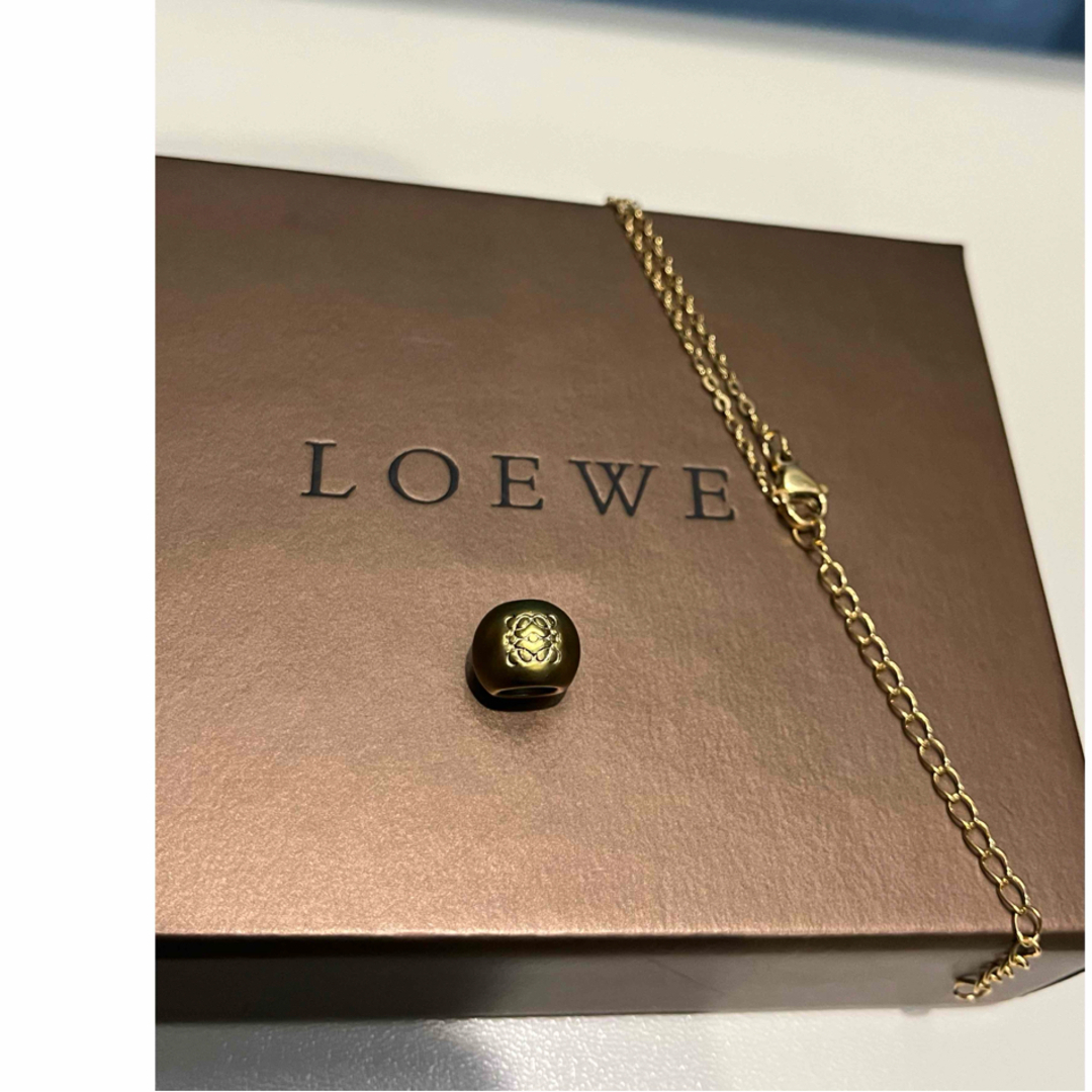 LOEWE(ロエベ)のビーズチャーム＆箱【正規品】ロエベ  LOEVE レディースのアクセサリー(ネックレス)の商品写真