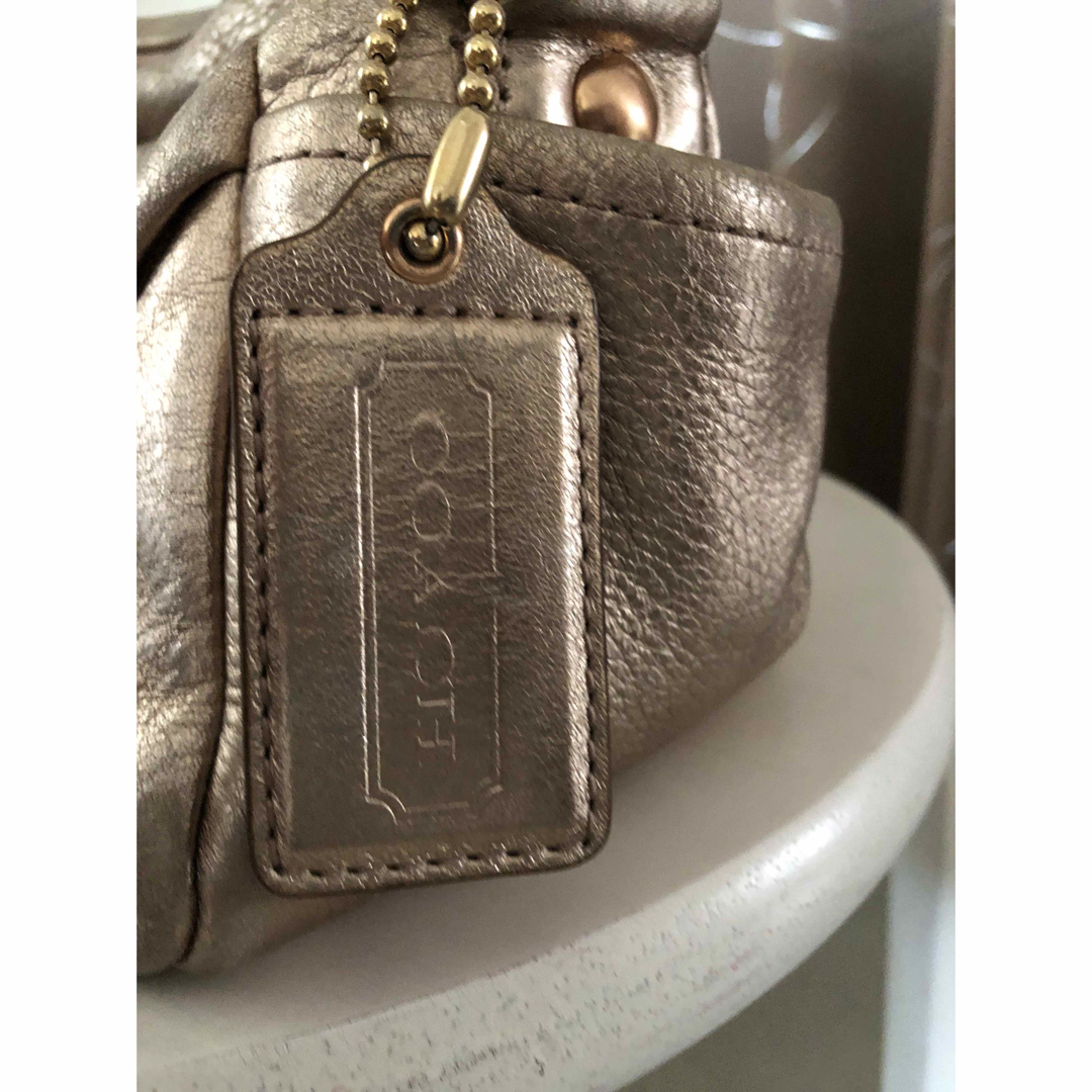 COACH(コーチ)のcoachコーチバッグ　ショルダー　シャンパンゴールド レディースのバッグ(ショルダーバッグ)の商品写真