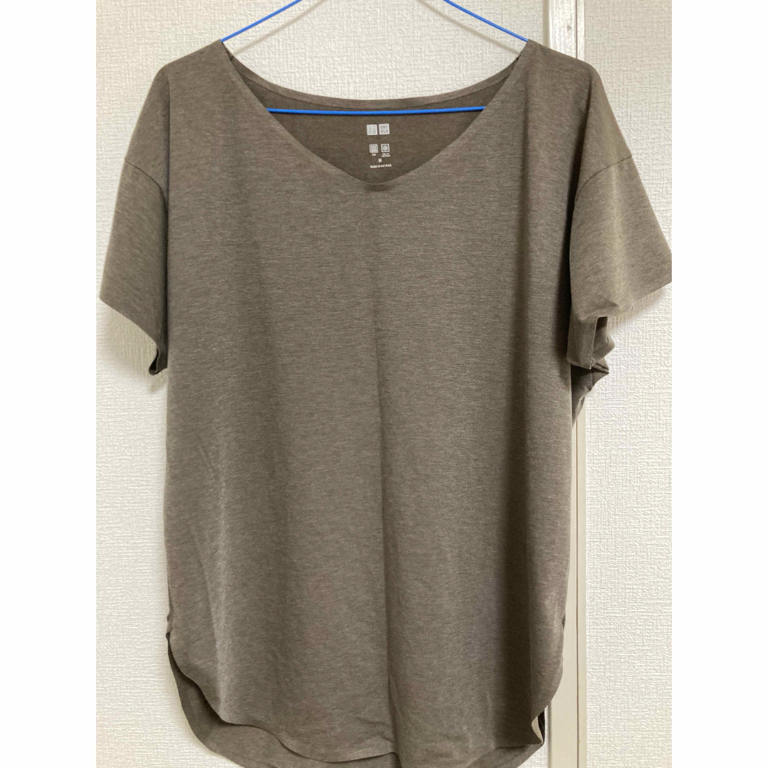UNIQLO(ユニクロ)のエアリズムシームレスVネックロングT（半袖） レディースのトップス(Tシャツ(半袖/袖なし))の商品写真
