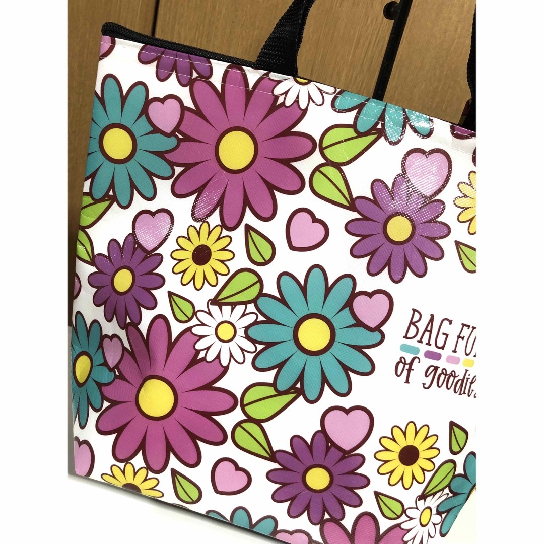 フラワー　花柄　エコバッグ  保冷保温バッグ　保冷バッグ　ランチトート　クーラー レディースのバッグ(エコバッグ)の商品写真