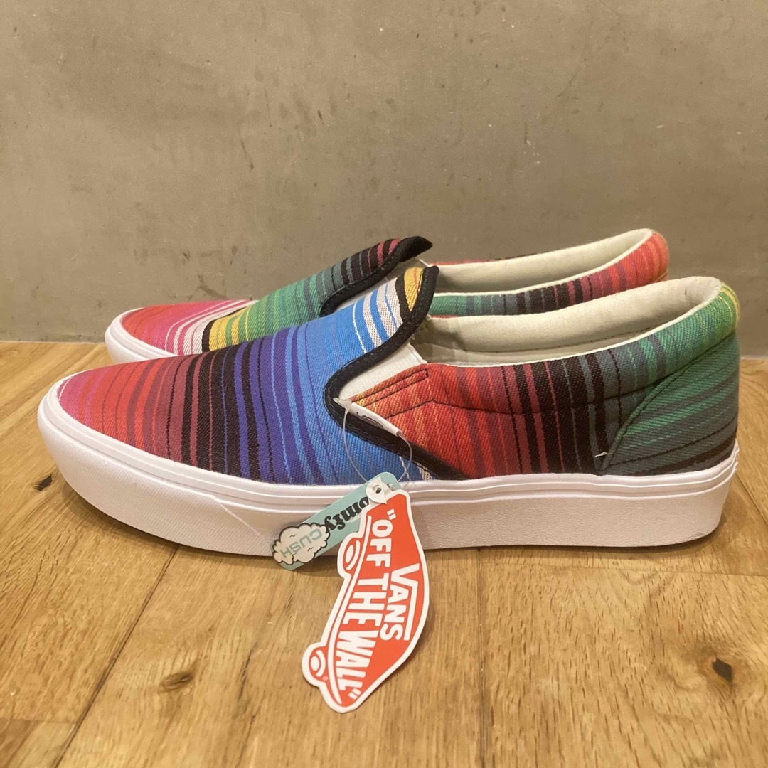 VANS(ヴァンズ)のVANS バンズ COMFYCUSH SLIP-ON コンフィクッシュスリッポン メンズの靴/シューズ(スニーカー)の商品写真