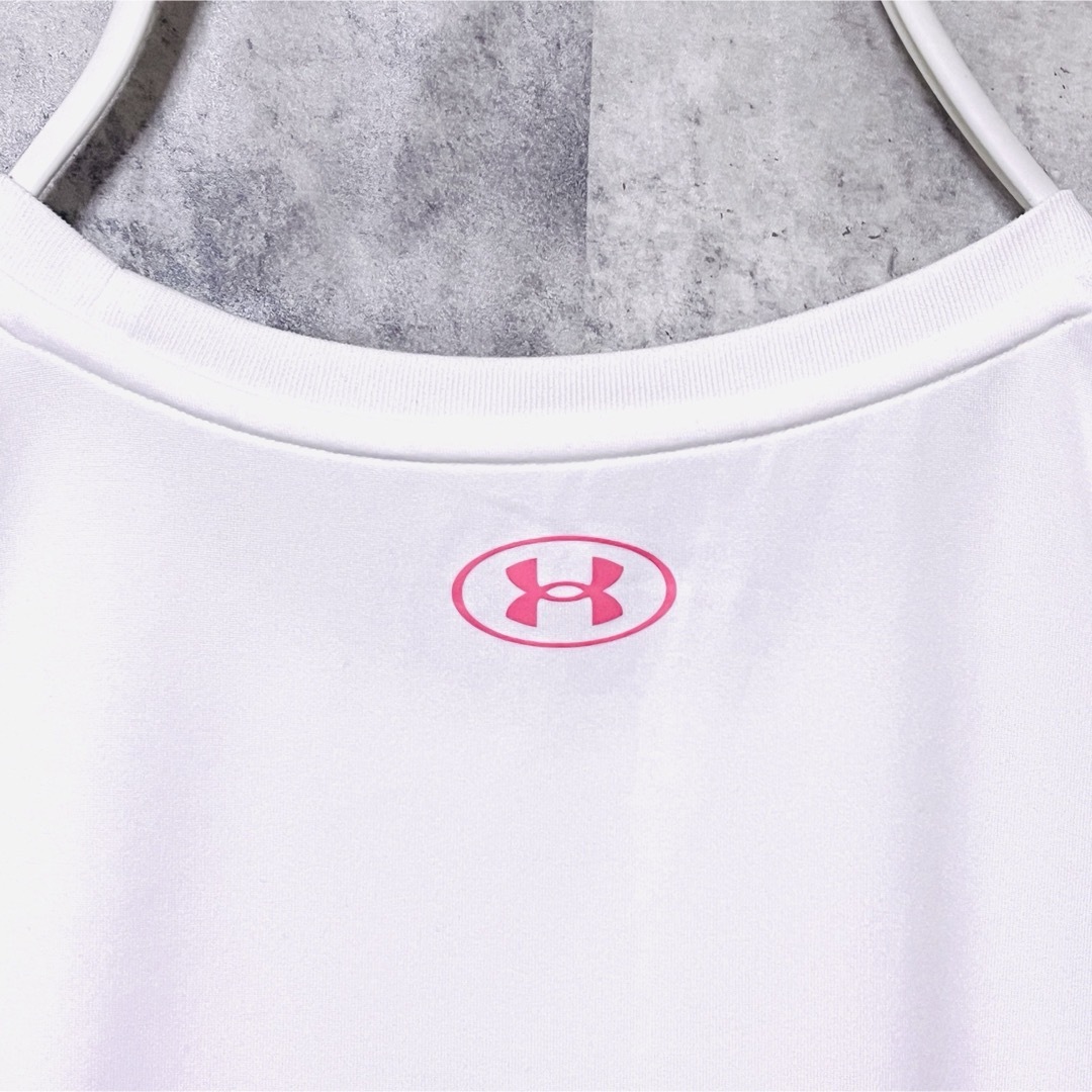 UNDER ARMOUR(アンダーアーマー)のアンダーアーマーTシャツ　センターロゴ　レディース　XL ホワイト レディースのトップス(Tシャツ(半袖/袖なし))の商品写真