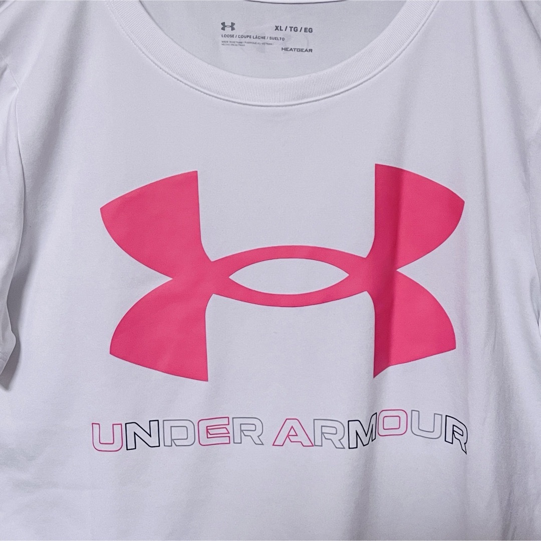 UNDER ARMOUR(アンダーアーマー)のアンダーアーマーTシャツ　センターロゴ　レディース　XL ホワイト レディースのトップス(Tシャツ(半袖/袖なし))の商品写真