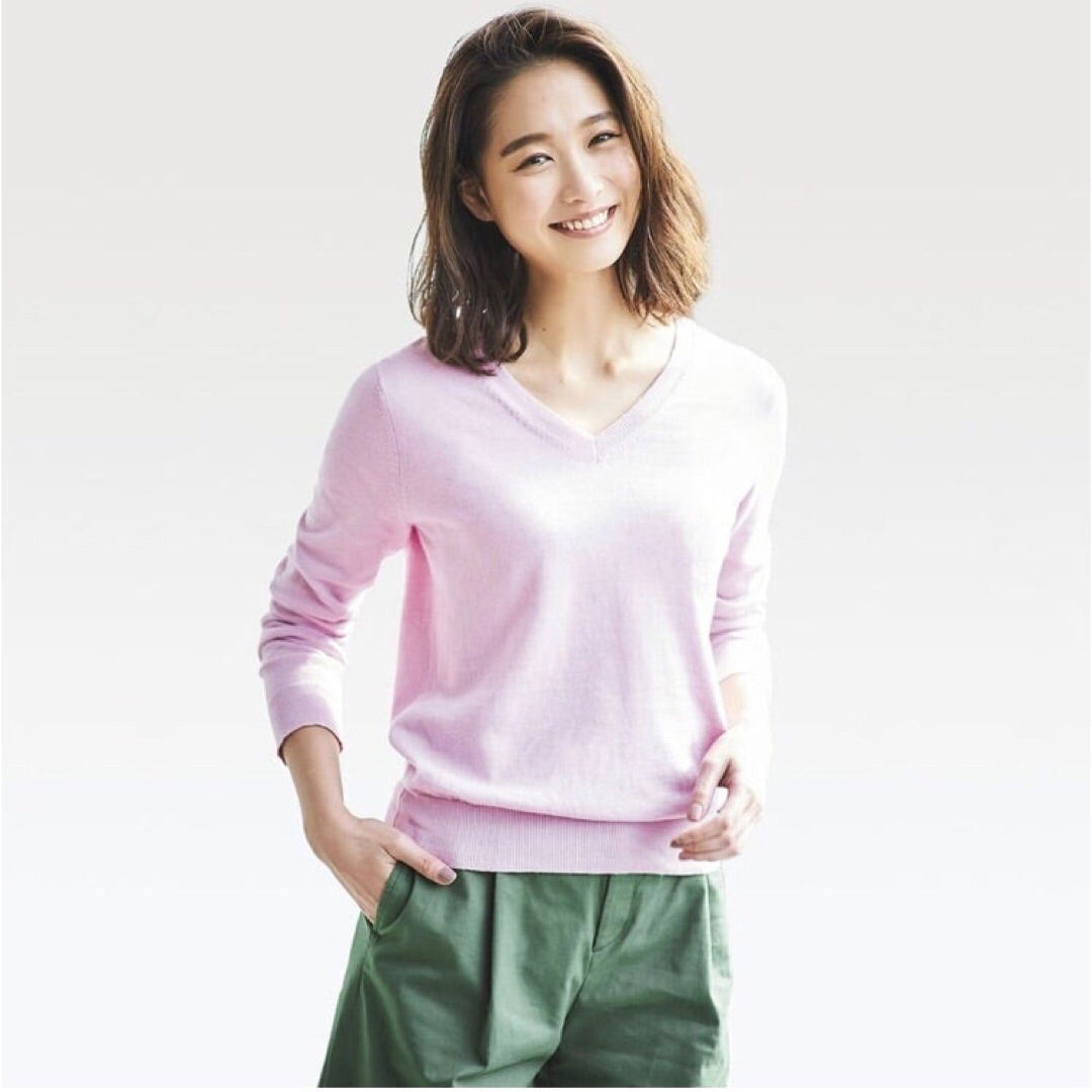 UNIQLO(ユニクロ)のユニクロ　UNIQLO  コットンカシミヤＶネックセーター　ニット　S  白 レディースのトップス(ニット/セーター)の商品写真