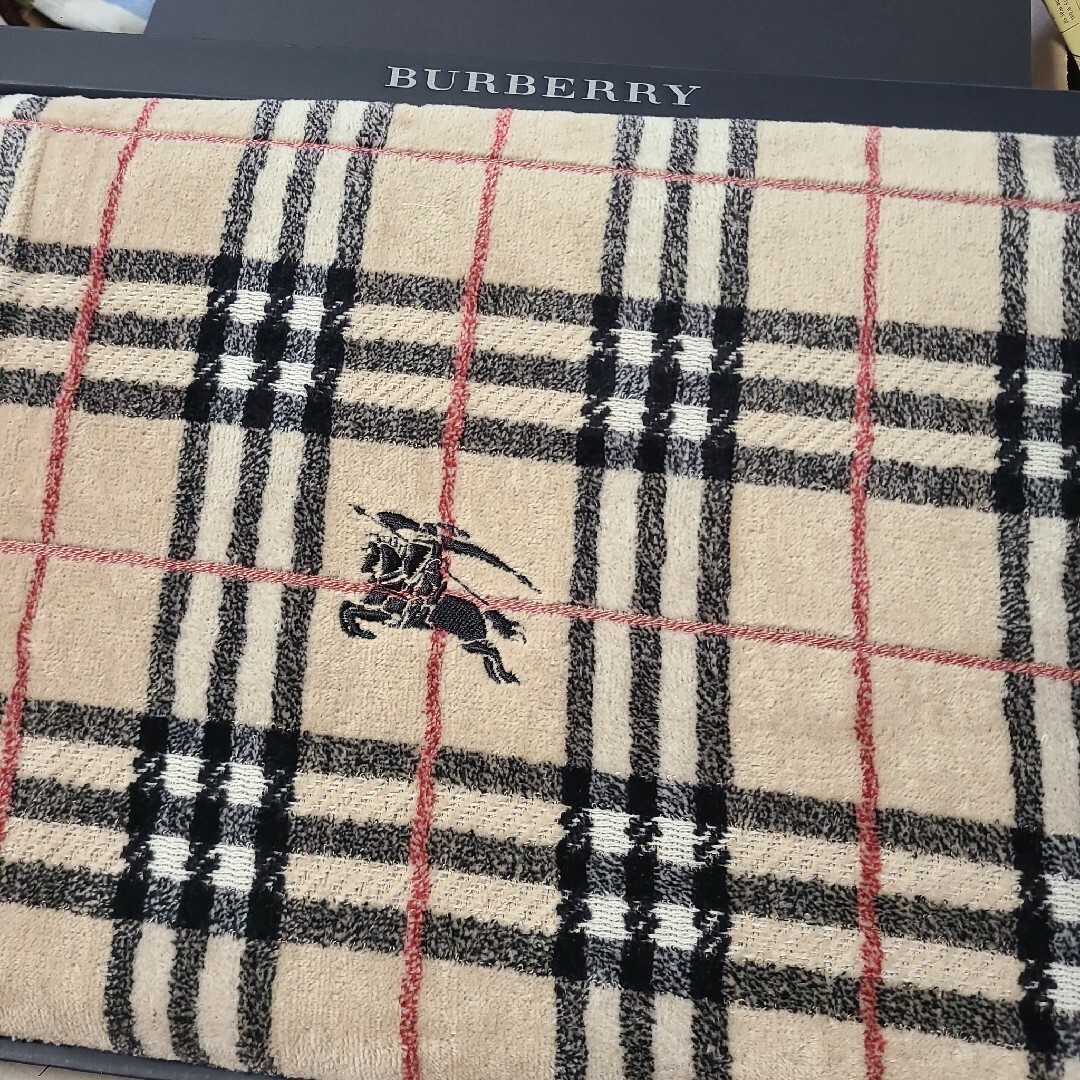 BURBERRY(バーバリー)の未使用　BURBERRY　バーバリー　タオルケット インテリア/住まい/日用品の寝具(布団)の商品写真