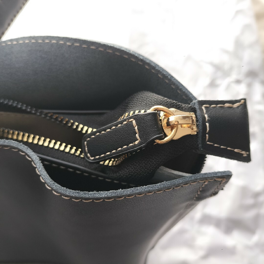 レディース　トートバッグ　革　通勤バッグ　黒　ブラック レディースのバッグ(トートバッグ)の商品写真