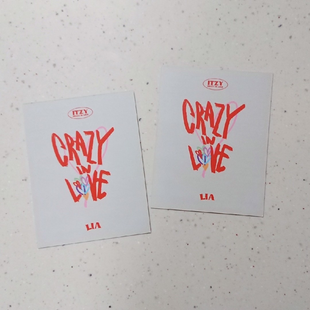 ITZY(イッチ)の２種コンプ　リア　ポラロイド　トレカ　２枚　Crazy In Love　ITZY エンタメ/ホビーのトレーディングカード(その他)の商品写真
