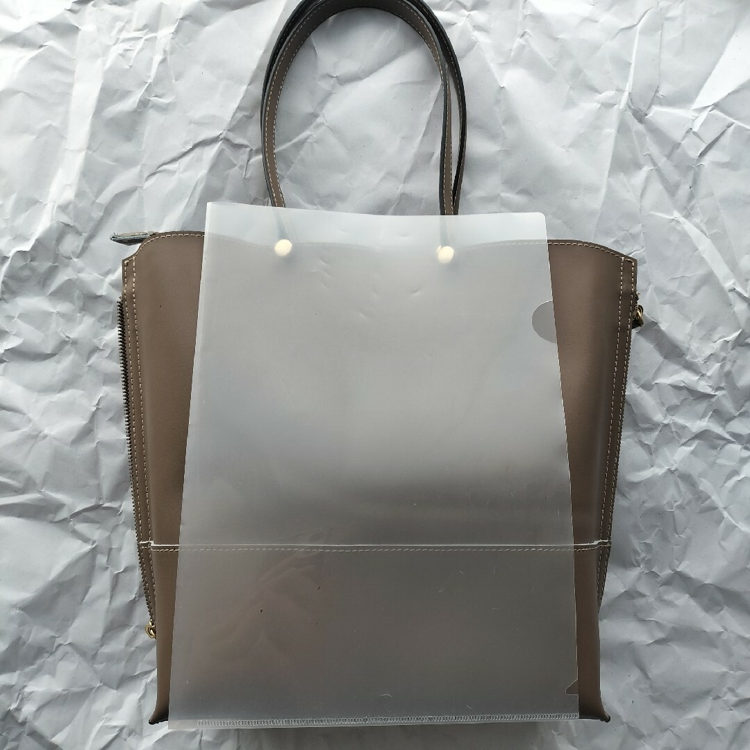 レディース　トートバッグ　バッグ　革バッグ　ベージュ レディースのバッグ(トートバッグ)の商品写真