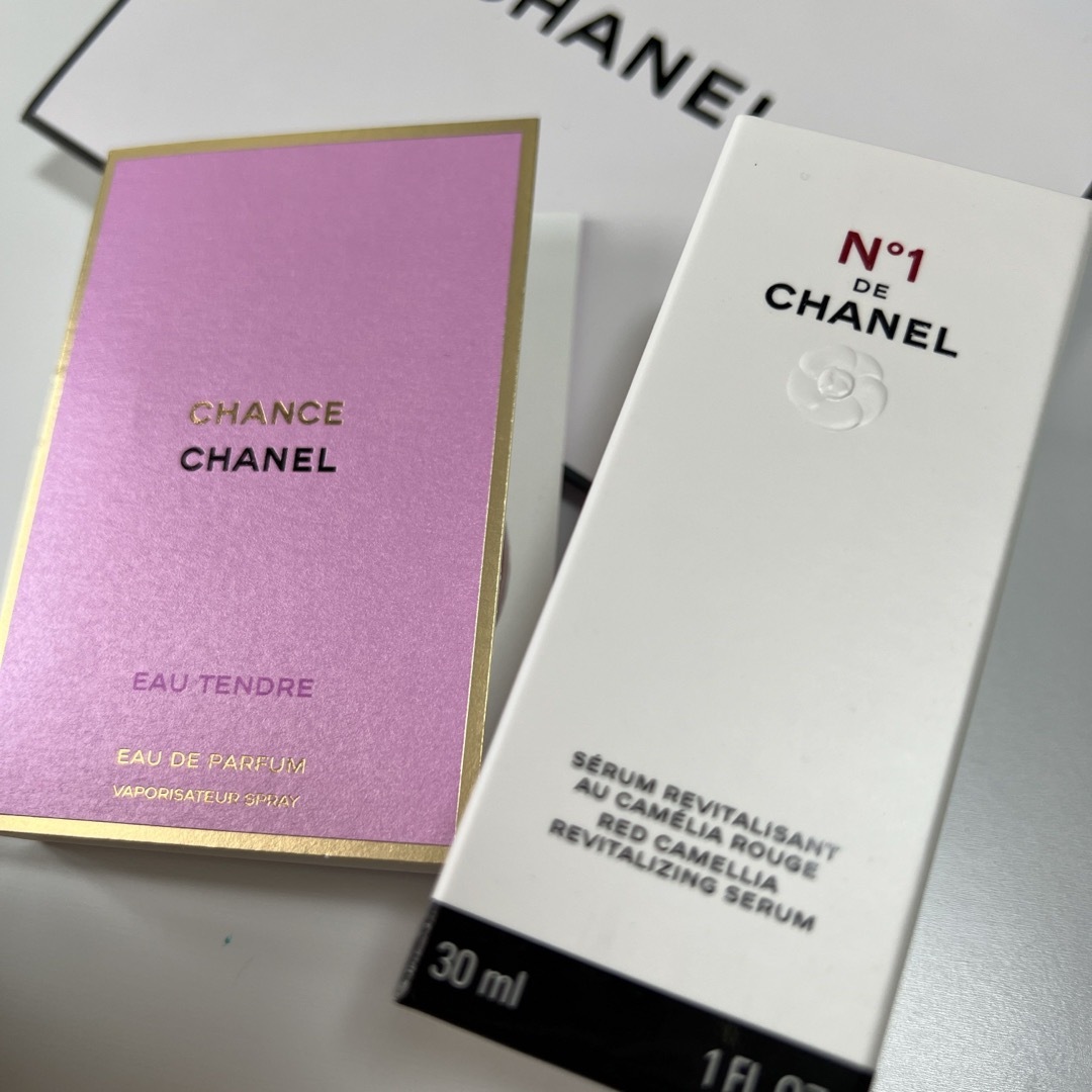 CHANEL(シャネル)のCHANEL セラム N°1 ドゥ シャネル 30ml 新品 コスメ/美容のスキンケア/基礎化粧品(美容液)の商品写真