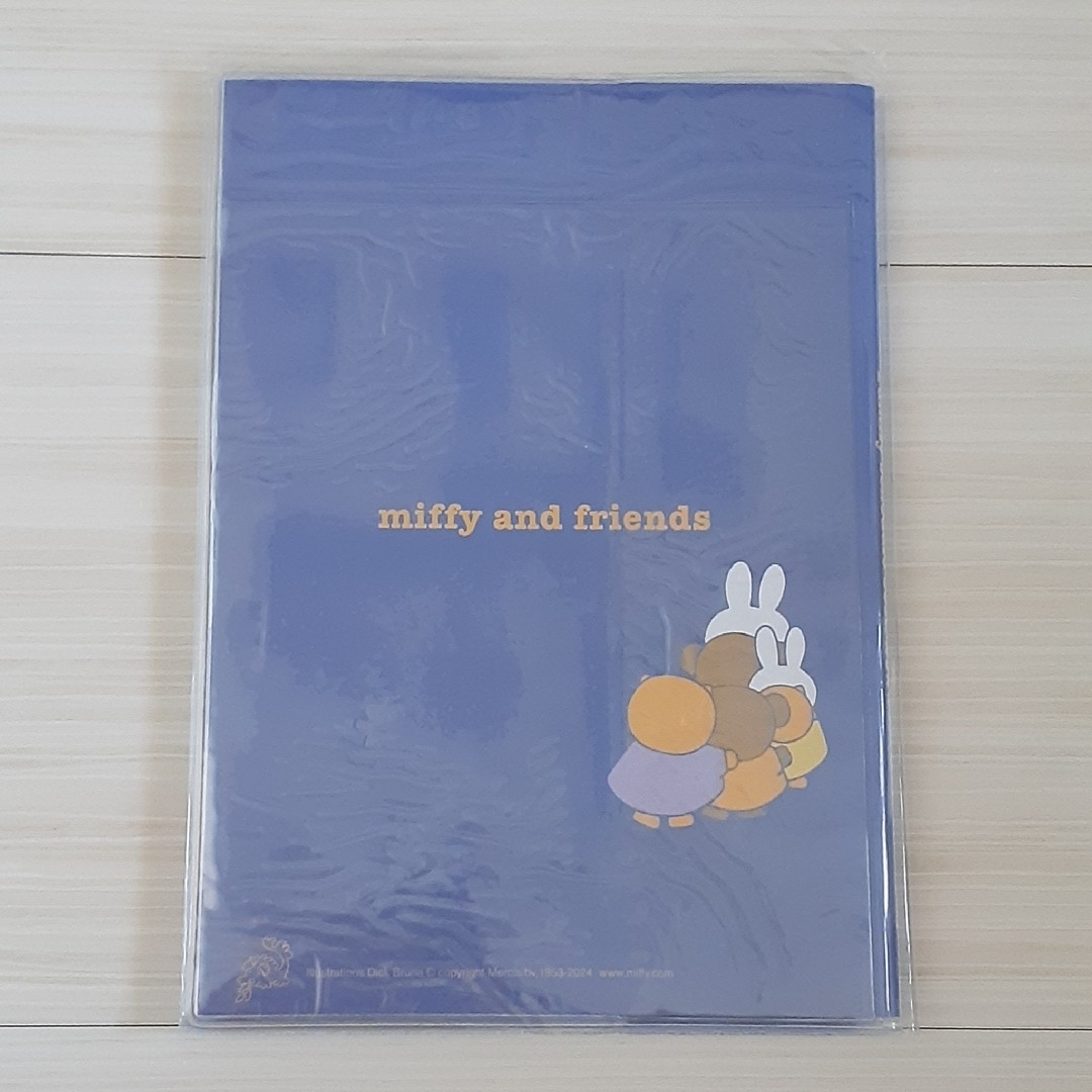 miffy(ミッフィー)のミッフィー スケジュール帳 家族手帳 表紙リバーシブル 2024 インテリア/住まい/日用品の文房具(カレンダー/スケジュール)の商品写真