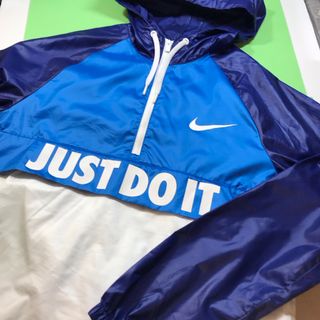 NIKE…フード付きナイロンパーカー…(女性用)… Mサイズ位