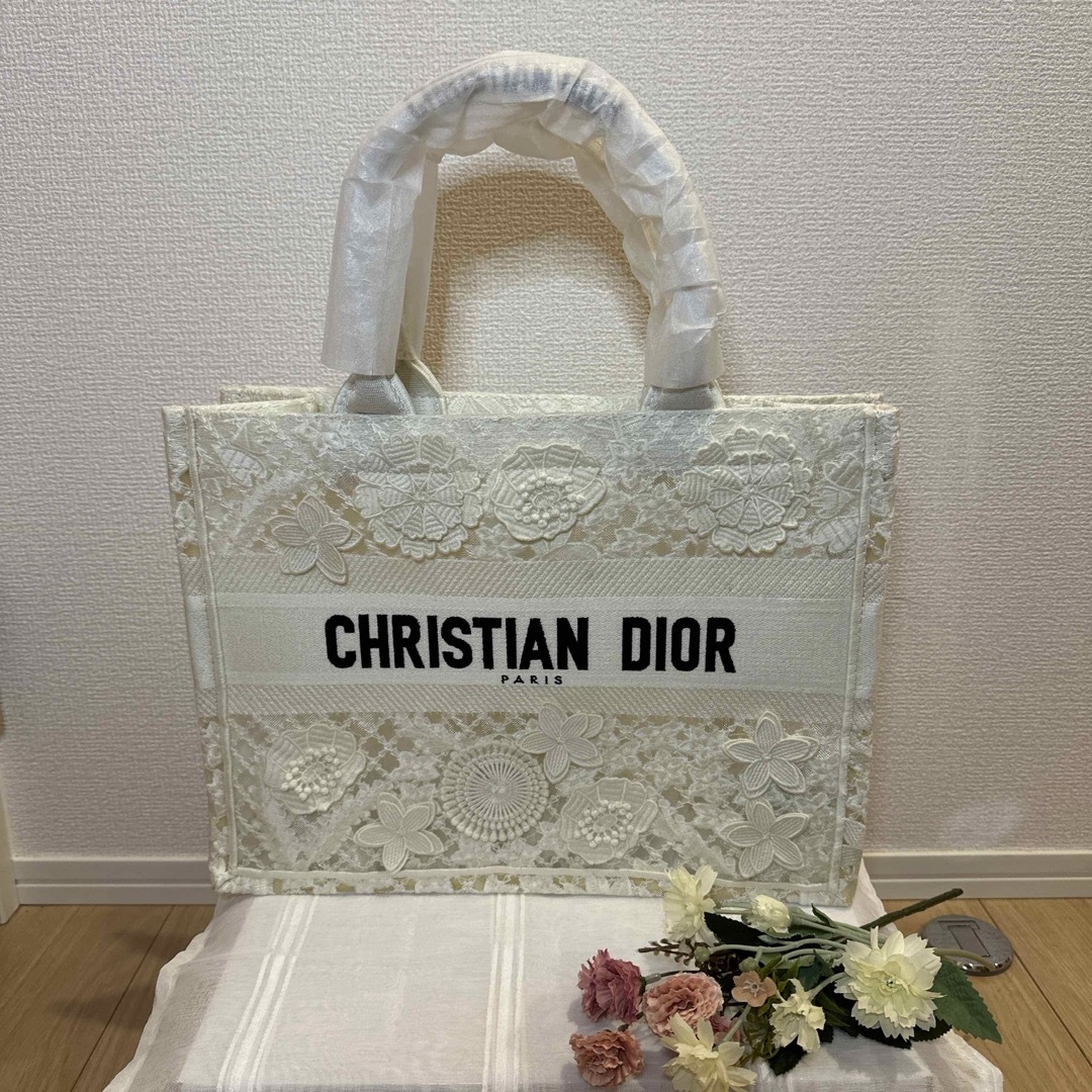 Christian Dior(クリスチャンディオール)のGW限定価格 D-Lace ディオール ブックトート レディースのバッグ(トートバッグ)の商品写真