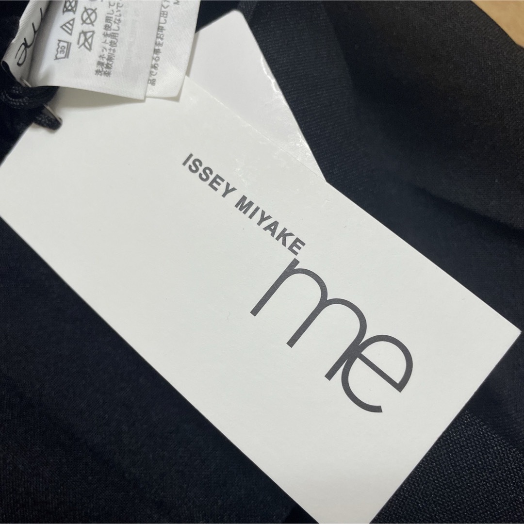 ISSEY MIYAKE(イッセイミヤケ)の【新品タグ付】me ISSEY MIYAKE RIPPLE PLEATS TOP レディースのトップス(シャツ/ブラウス(半袖/袖なし))の商品写真