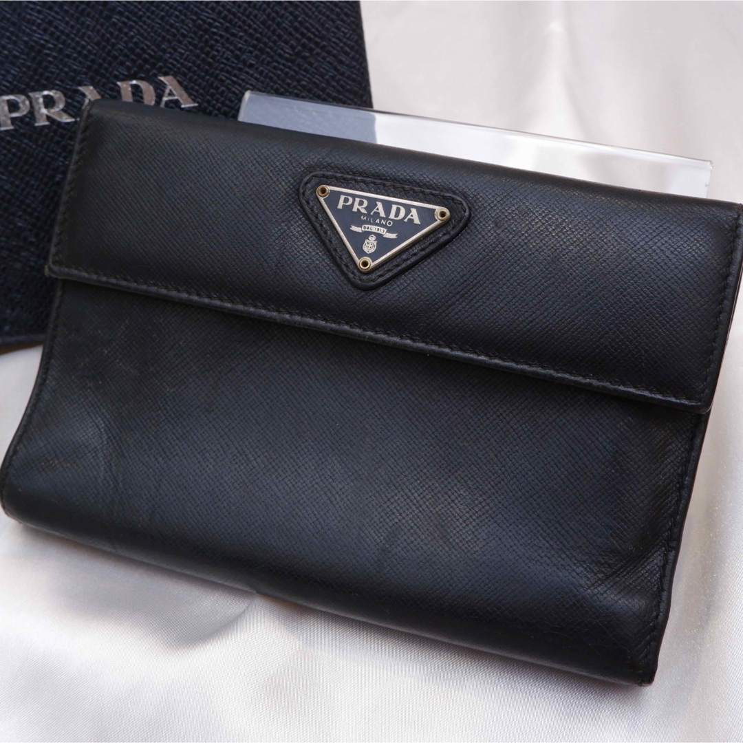 PRADA 三つ折り財布 三角ロゴプレート サフィアーノ 黒 | フリマアプリ ラクマ PRADA 三つ折り財布 三角ロゴプレート サフィアーノ 黒 | フリマアプリ ラクマ