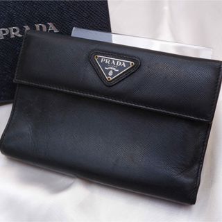 プラダ(PRADA)のPRADA 三つ折り財布 三角ロゴプレート サフィアーノ 黒(財布)