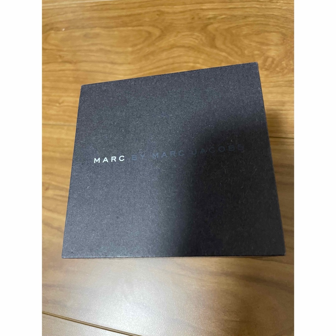 MARC BY MARC JACOBS(マークバイマークジェイコブス)の腕時計 ゴールド MARC BY MARCJACOBS  ブラック レディースのファッション小物(腕時計)の商品写真