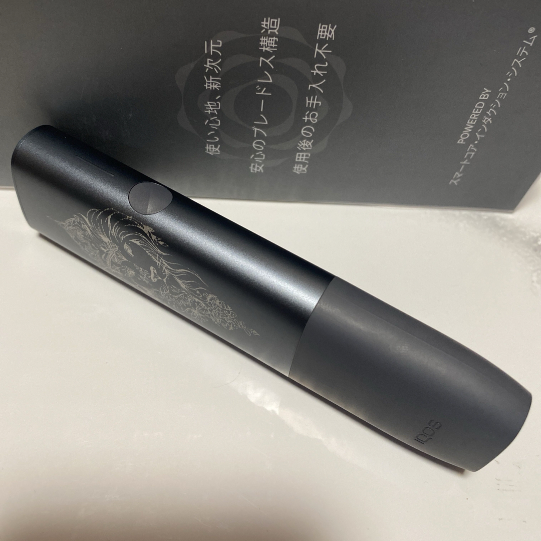 IQOS(アイコス)のiQOS ILUMAONE イルマワン 加工 ライオン トライバル タトゥー 黒 メンズのファッション小物(タバコグッズ)の商品写真