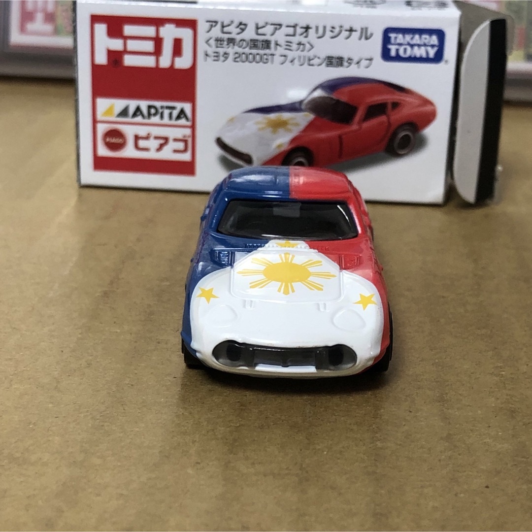 Takara Tomy(タカラトミー)のトミカ アピタ ピアゴオリジナル　トヨタ 2000GT フィリピン国旗タイプ エンタメ/ホビーのおもちゃ/ぬいぐるみ(ミニカー)の商品写真