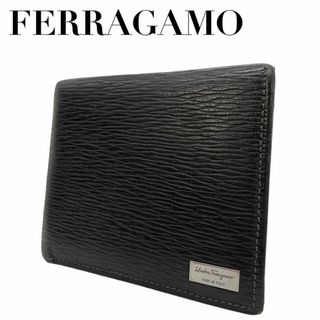 サルヴァトーレフェラガモ(Salvatore Ferragamo)のサルヴァトーレフェラガモ　m3 黒　ブラック　二つ折り財布　コンパクトウォレット(Tシャツ(半袖/袖なし))