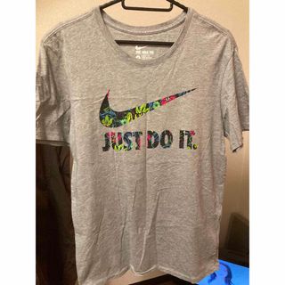 ナイキ(NIKE)のNIKE Tシャツ　(Tシャツ/カットソー(半袖/袖なし))