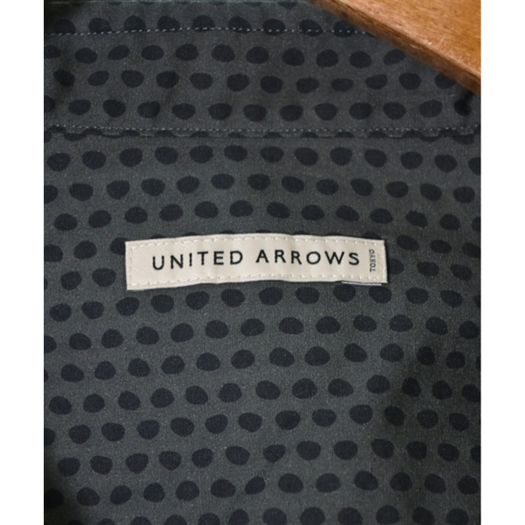 UNITED ARROWS(ユナイテッドアローズ)のUNITED ARROWS カジュアルシャツ M グレーx黒(総柄) 【古着】【中古】 メンズのトップス(シャツ)の商品写真