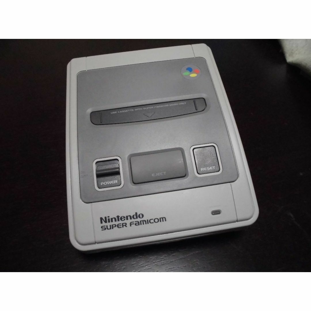 スーパーファミコン(スーパーファミコン)の送料無料 スーパーファミコン本体及び付属品一式 完動品  エンタメ/ホビーのゲームソフト/ゲーム機本体(家庭用ゲーム機本体)の商品写真