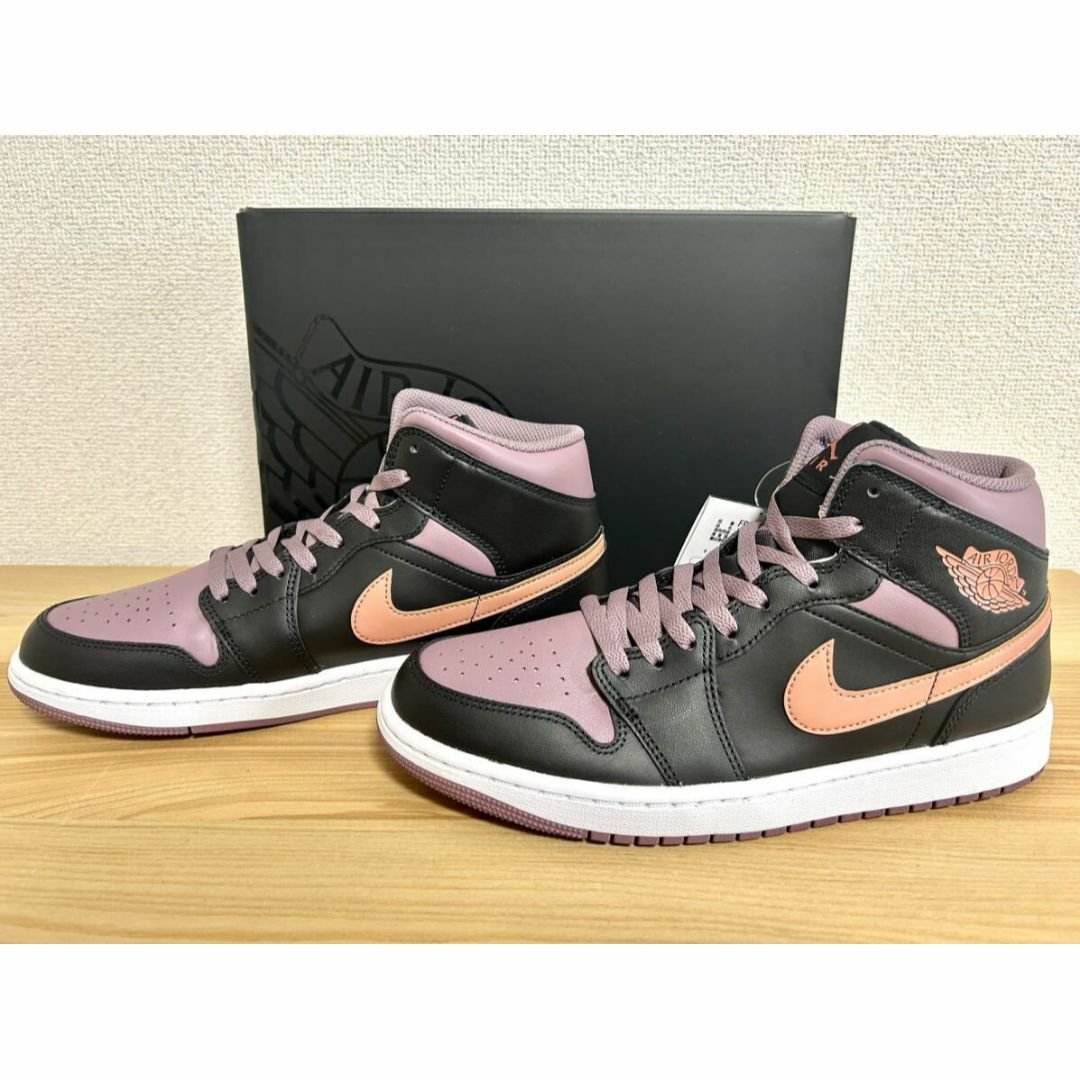 NIKE(ナイキ)のNIKE エアジョーダン 1 MID SE 27.0㎝ 新品 ブラック/スカイJ メンズの靴/シューズ(スニーカー)の商品写真