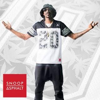 ディージーケー(DGK)のAYC × SNOOP DOGG KUSH FOOTBALL ゲームシャツ(Tシャツ/カットソー(半袖/袖なし))