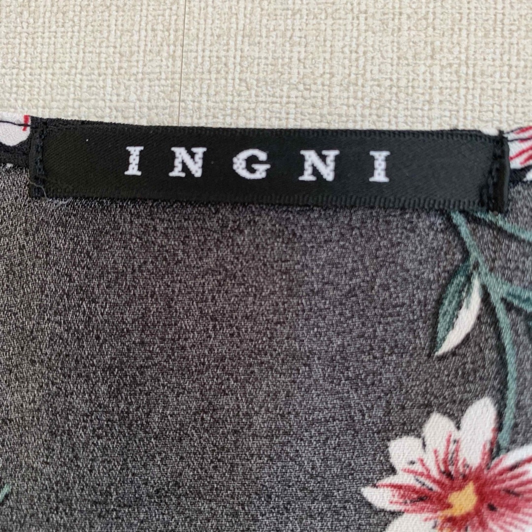 INGNI(イング)のイング M ロングワンピース 花柄 ブラック 黒 レトロ 薄手 ワンピース レディースのワンピース(ロングワンピース/マキシワンピース)の商品写真