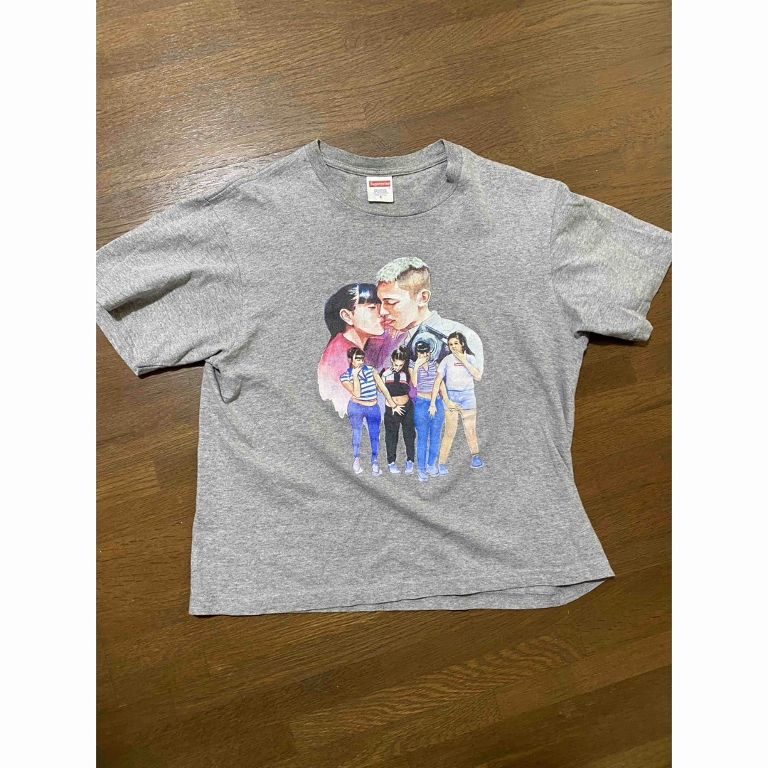 Supreme(シュプリーム)のsupreme kiss tee メンズのトップス(Tシャツ/カットソー(半袖/袖なし))の商品写真