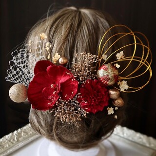 胡蝶蘭和装髪飾り 赤いベルベット胡蝶蘭の髪飾り 結婚式 卒業式 成人式 七五三(ヘアピン)