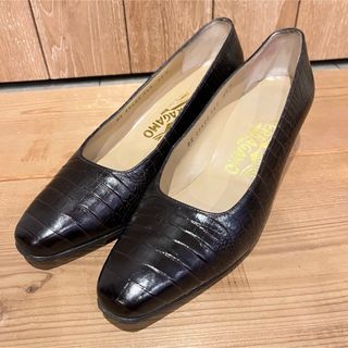 サルヴァトーレフェラガモ(Salvatore Ferragamo)のサルバトーレフェラガモ　型押しレザー パンプス ヴァラ　サイズ6B ブラウン(ハイヒール/パンプス)