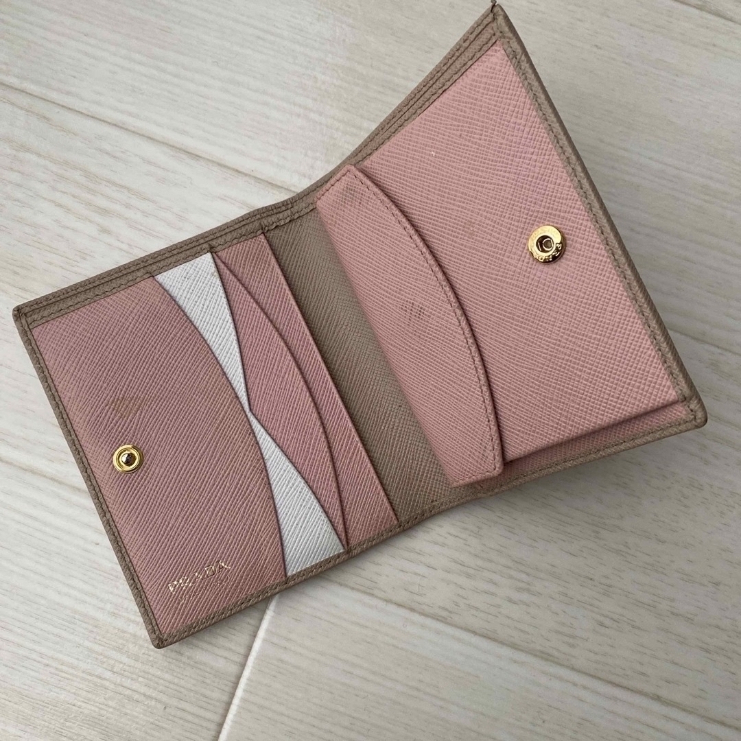 PRADA - PRADA ミニ財布 箱・ギャランティーカード付きの通販 by PRADA - PRADA ミニ財布 箱・ギャランティーカード付きの通販 by