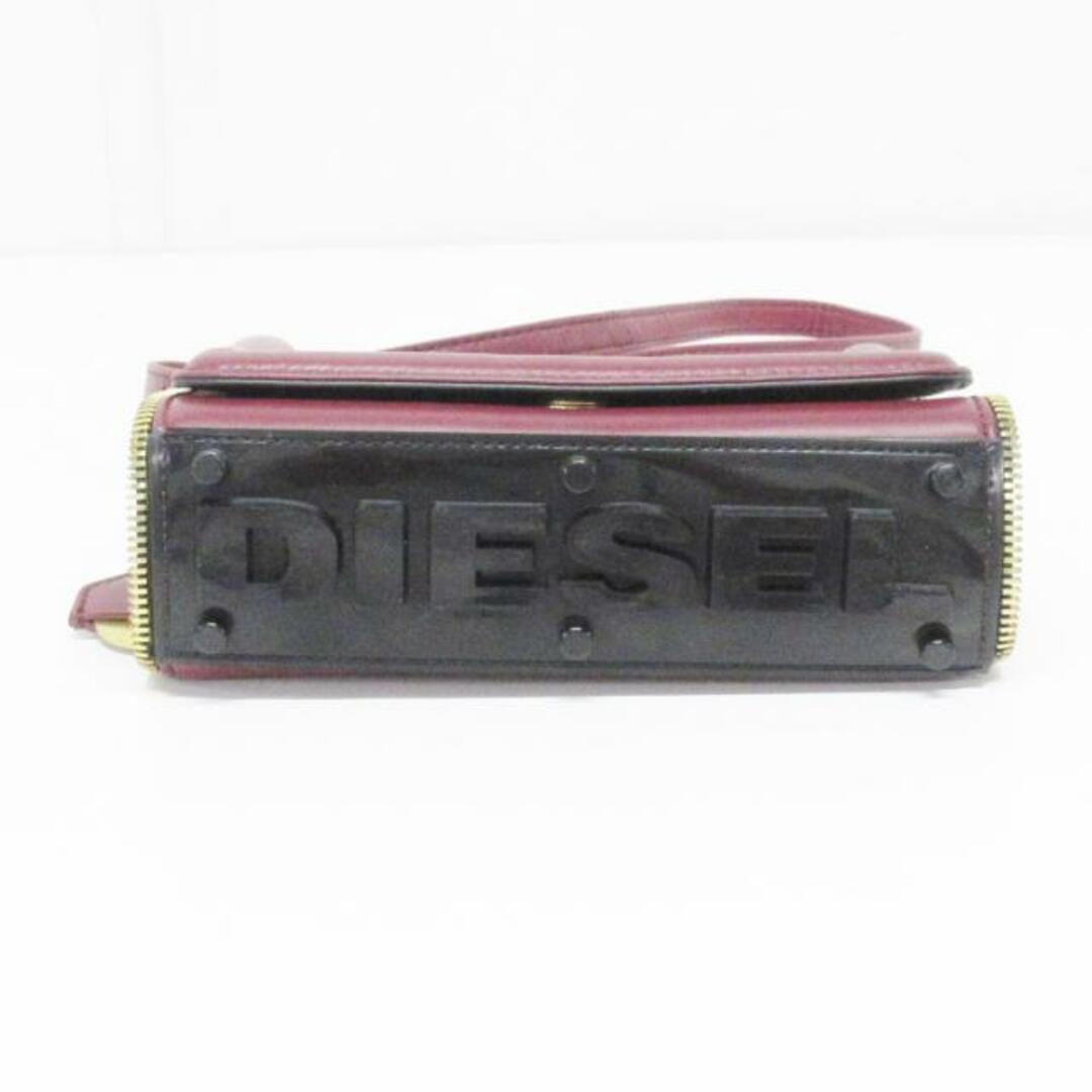 DIESEL(ディーゼル)のDIESEL(ディーゼル) ショルダーバッグ美品  - ボルドー×黒 レザー×金属素材 レディースのバッグ(ショルダーバッグ)の商品写真
