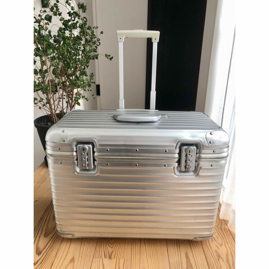 RIMOWA(リモワ)の美品 RIMOWA/リモワ アルミニウム  旧ロゴ ２輪 パイロット トロリー メンズのバッグ(トラベルバッグ/スーツケース)の商品写真