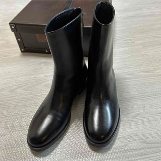 アズディンアライア(Azzedine Alaïa)の新品　ALAIA ブーツ(ブーツ)