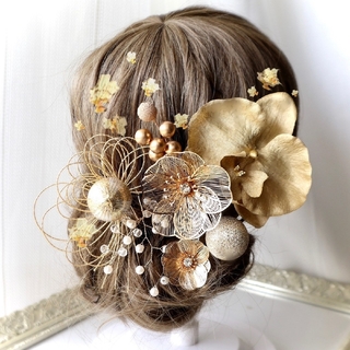 胡蝶蘭和装髪飾り 金の胡蝶蘭とメタルフラワーの髪飾り 結婚式 卒業式 成人式(ヘアピン)