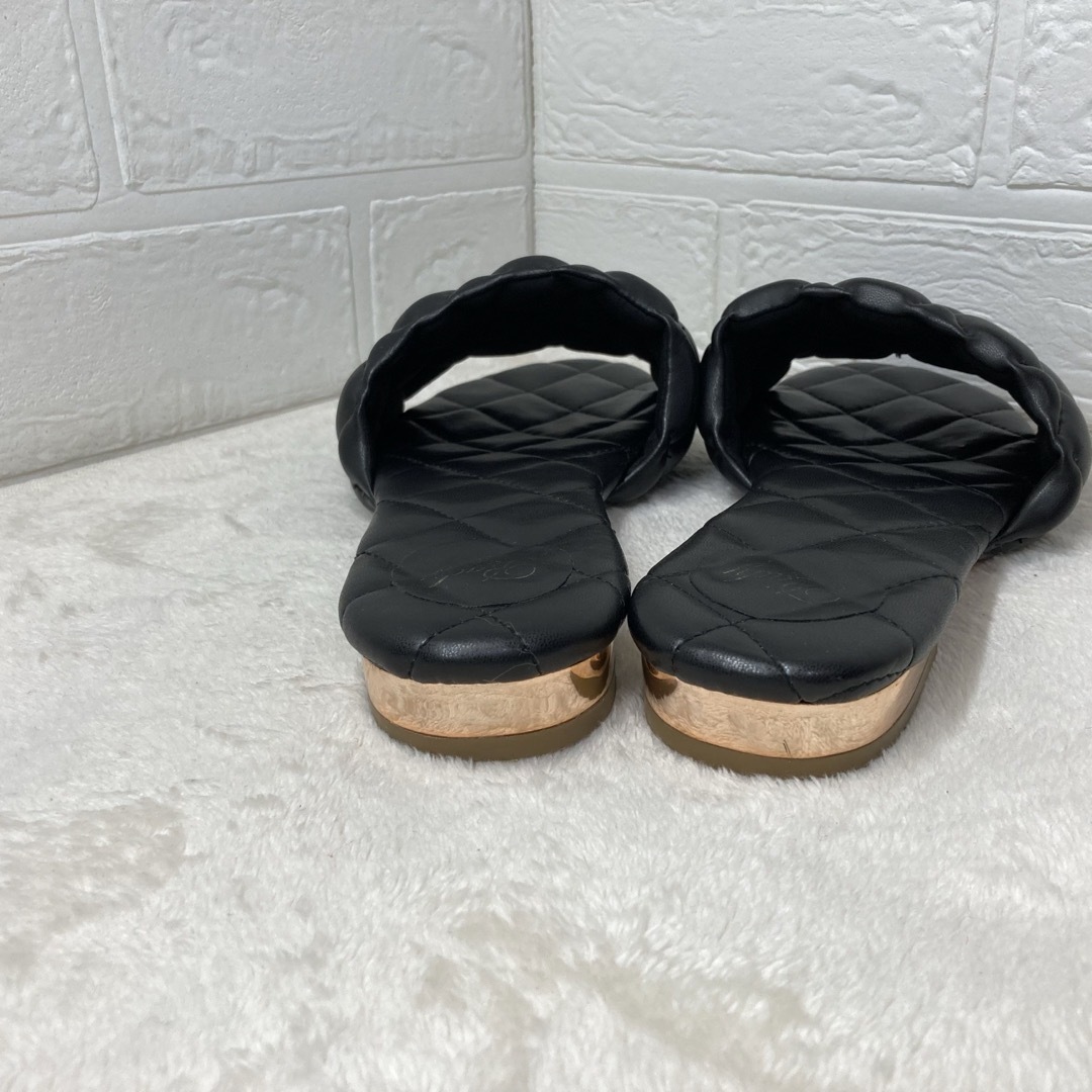 Rady(レディー)のRady 黒キルティング　サンダル　フラットシューズ　合皮　実寸サイズ25cm  レディースの靴/シューズ(ミュール)の商品写真