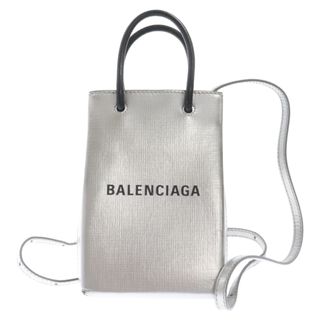 バレンシアガ(Balenciaga)のBALENCIAGA バレンシアガ SHOPPING PHONE HOLDER ショッピングバッグ フォンホルダー スクエアカーフ ショルダーバッグ シルバー 593826(ショルダーバッグ)